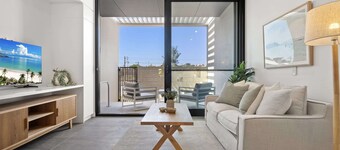 Chic Ground-floor Studio Near Local Cafes