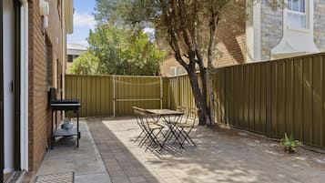 Apartment | Outdoor dining