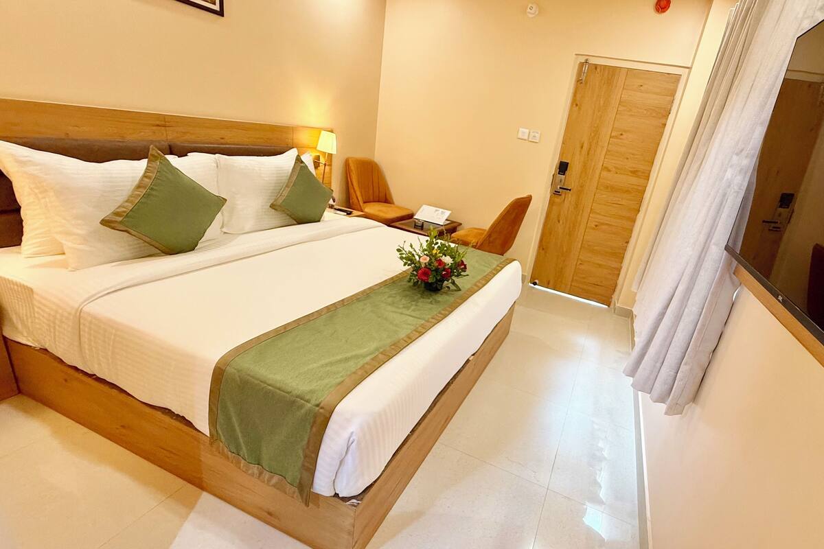 Premium bedding, desk, laptop workspace, free WiFi