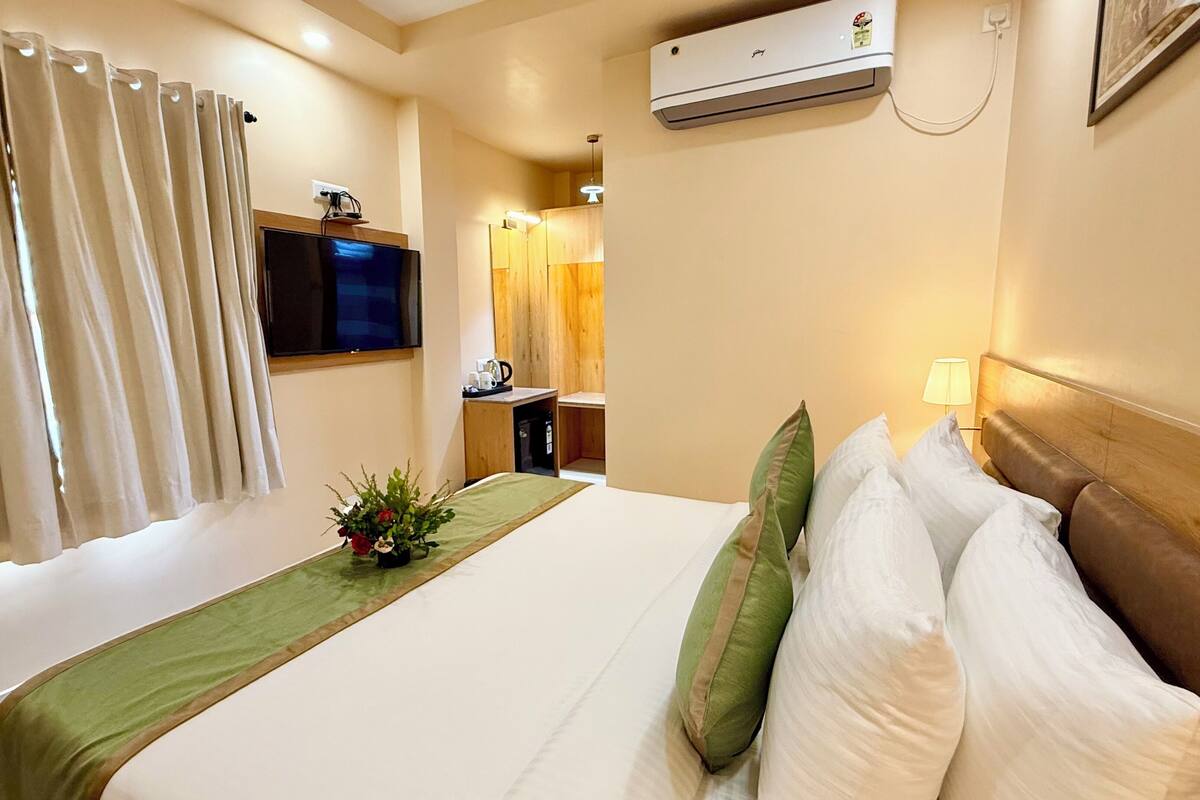 Premium bedding, desk, laptop workspace, free WiFi