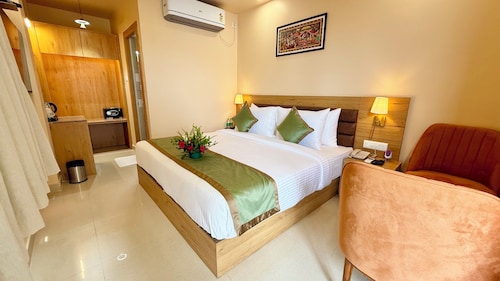 Hotel LB - near Sea Beach & Temple