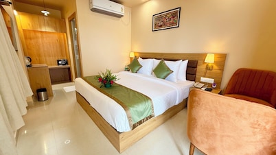 Hotel LB - near Sea Beach & Temple