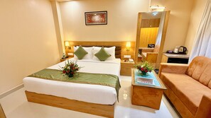 高档床上用品、办公桌、笔记本电脑工作区、免费 WiFi