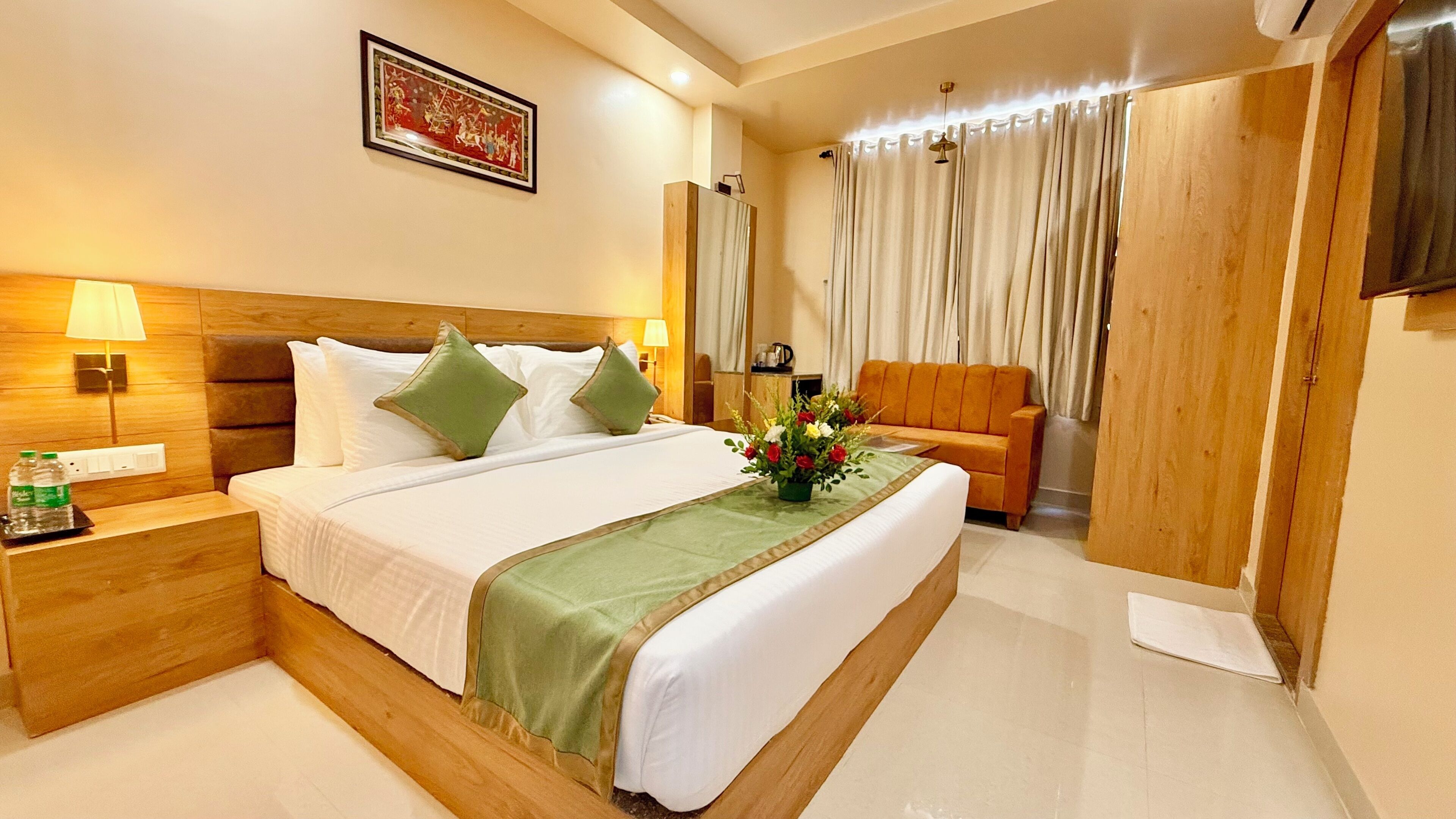 Quarto triplo luxo, vista para o mar | Roupas de cama premium, escrivaninha, espaço de trabalho para notebook