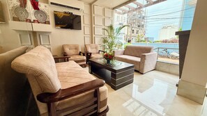 Télévision LED de 55 pouces avec chaînes numériques, cheminée