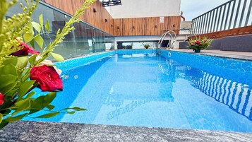 Una piscina techada