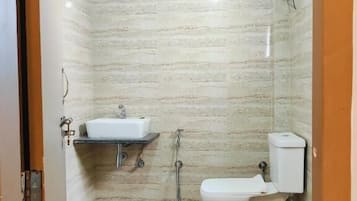 Shower, free toiletries, towels, toilet paper