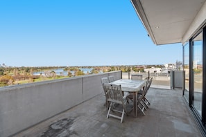 Apartment | Outdoor dining