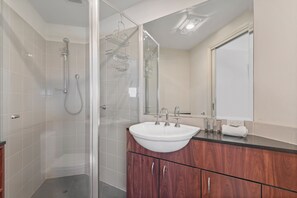 Apartment | Bathroom - Split-level 2BR With City-view and Separate Study (Melbourne)