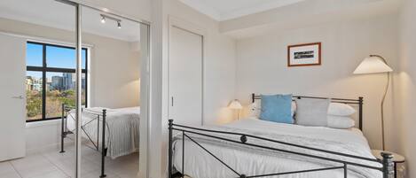 2 chambres, espace de travail pour ordinateur portable