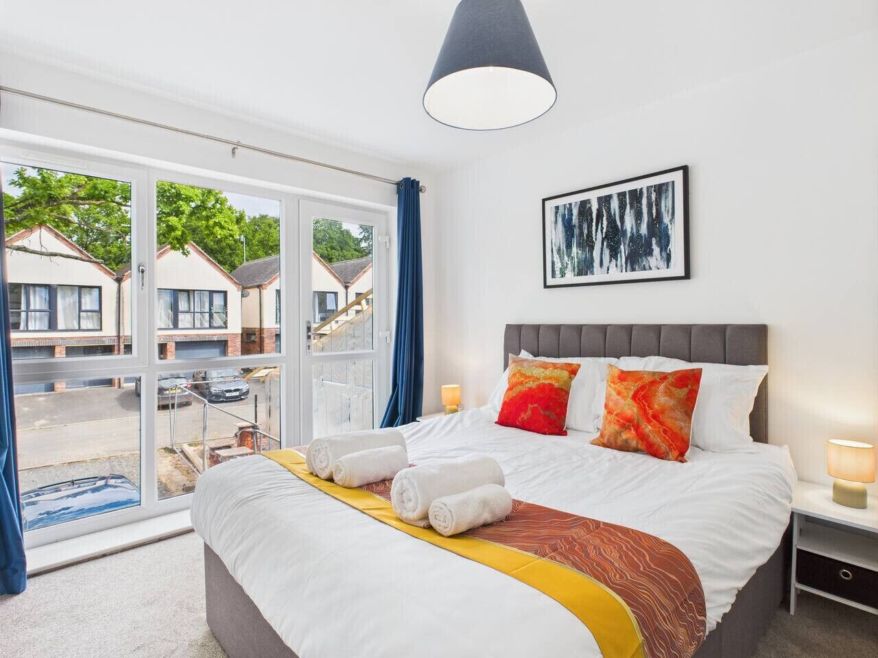 4 bedrooms, desk, WiFi