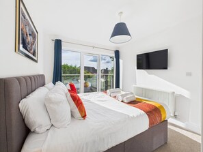 4 Schlafzimmer, Schreibtisch, WLAN