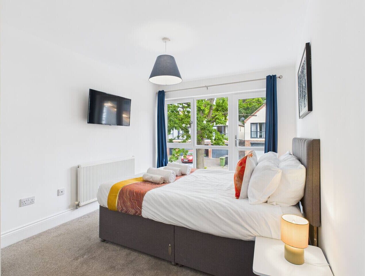 4 bedrooms, desk, WiFi