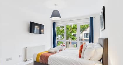 *New* | Saxon Way | Gym | Pool & Spa