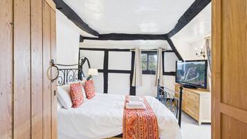 7 bedrooms, desk, WiFi