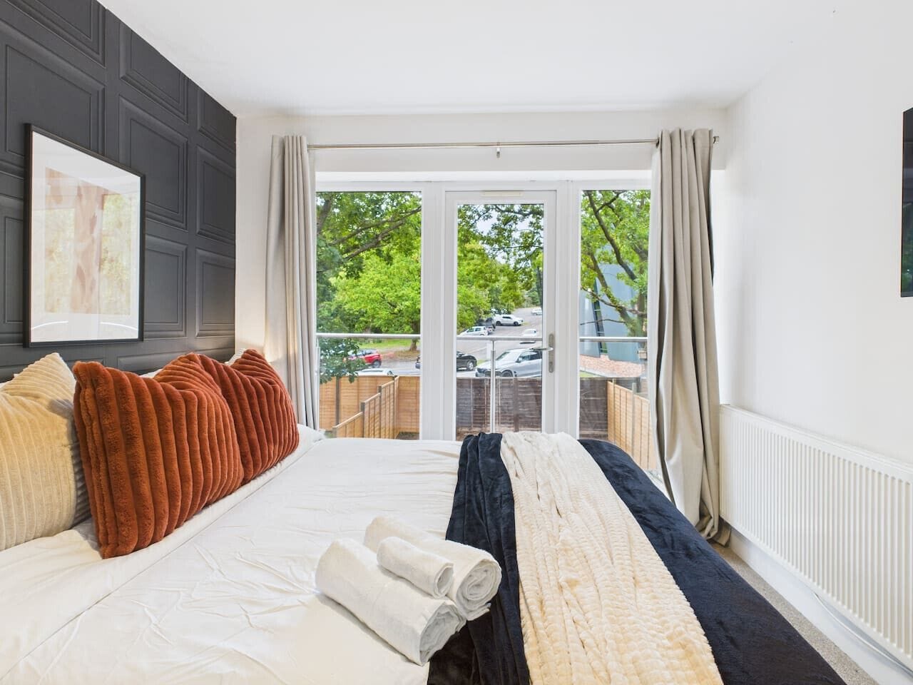 4 bedrooms, desk, WiFi