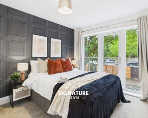 4 bedrooms, desk, WiFi