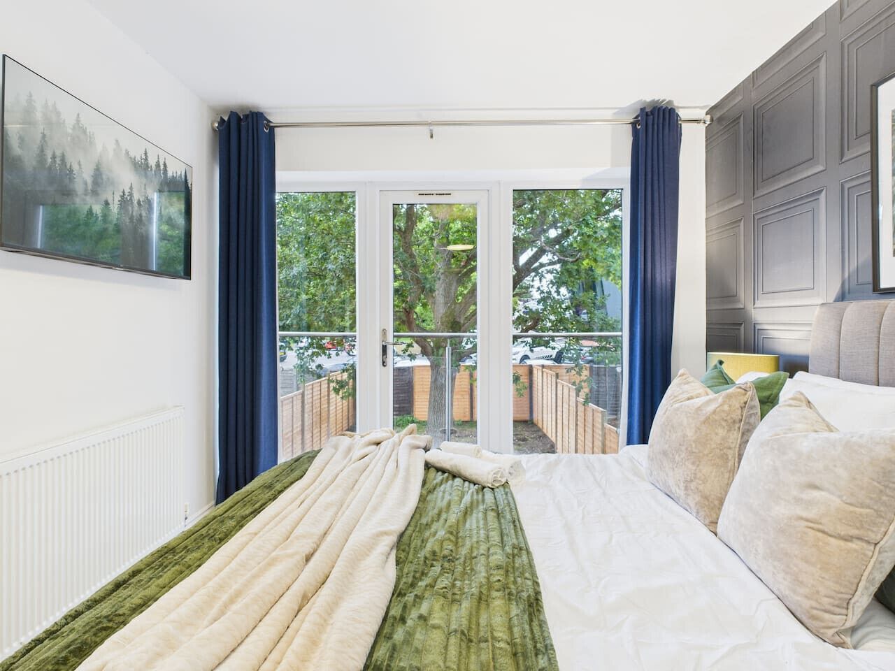 4 bedrooms, desk, WiFi