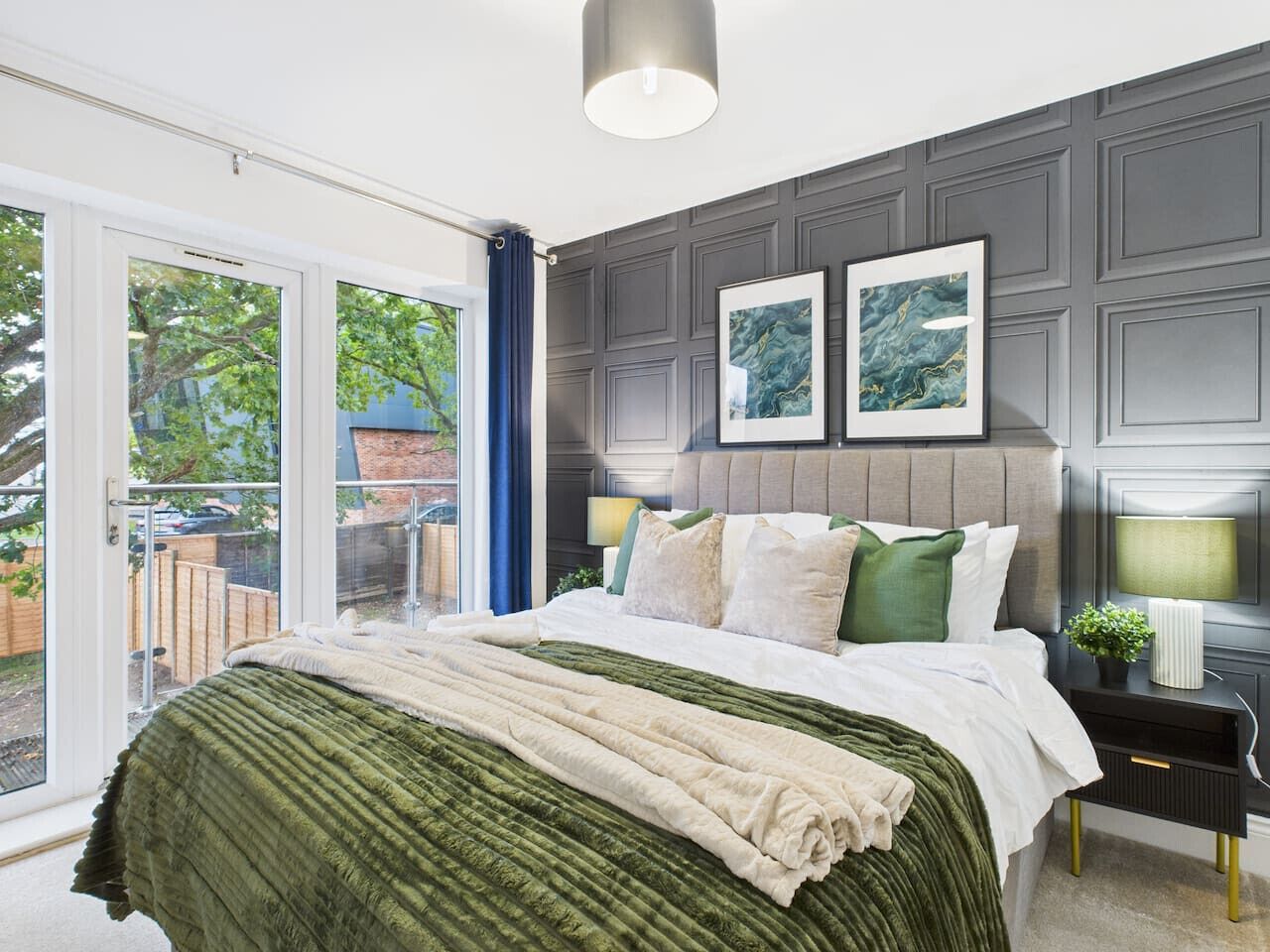 4 bedrooms, desk, WiFi