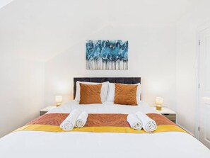 4 Schlafzimmer, Schreibtisch, WLAN