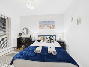 3 Schlafzimmer, Schreibtisch, Bügeleisen/Bügelbrett, WLAN