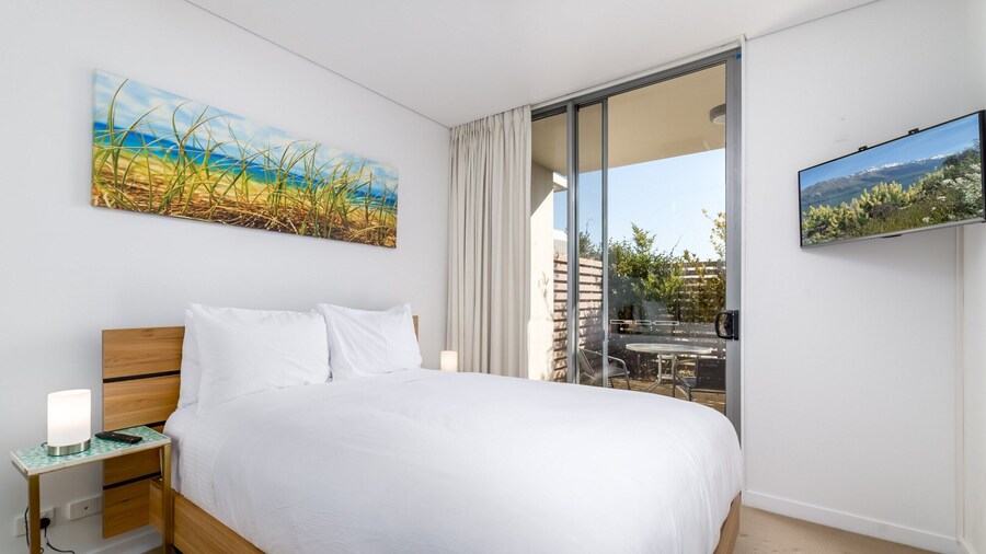 Exquisite Apartment With BBQ and Pool, Near Shops