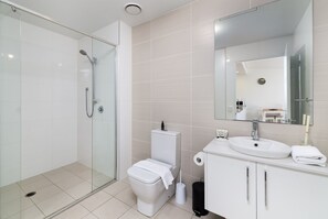 Apartment | Bathroom - Exquisite Apartment With BBQ and Pool, Near Shops (Canberra)