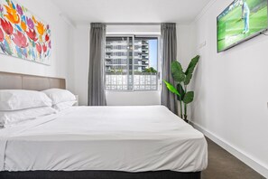 House | 1 bedroom, laptop workspace, bed sheets - Stylish 1-bed Studio in Vibrant South Brisbane (Brisbane)