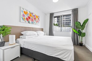 Apartment | 1 bedroom, laptop workspace, bed sheets