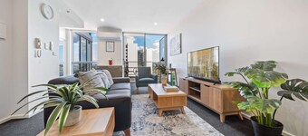Glorious Central Canberra 1-bed With Pool & Sauna