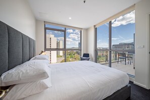 Apartment | 1 bedroom, laptop workspace, iron/ironing board, bed sheets - Glorious Central Canberra 1-bed With Pool & Sauna (Canberra)