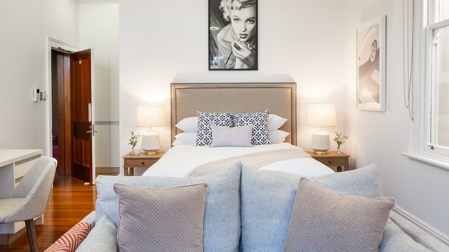 Ravenscourt's Studio Apartment Close to Everything