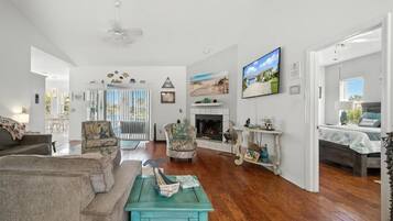 Schreibtisch, Bügeleisen/Bügelbrett, Reisekinderbett, kostenloses WLAN