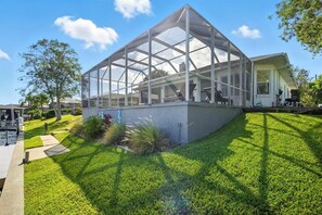 المنشأة من الخارج