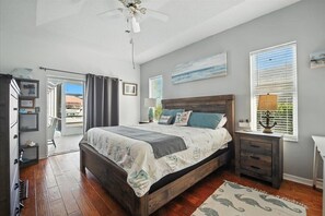 办公桌、熨斗/熨衣板、旅行婴儿床、免费 WiFi