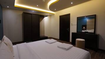 Espace de travail pour ordinateur portable, fer et planche à repasser