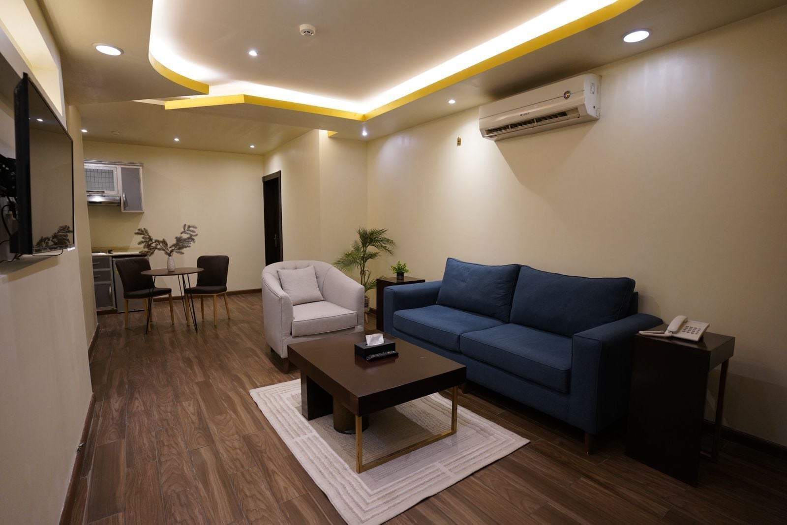 Comfort Studio Suite | Laptop workspace, iron/ironing board, free WiFi