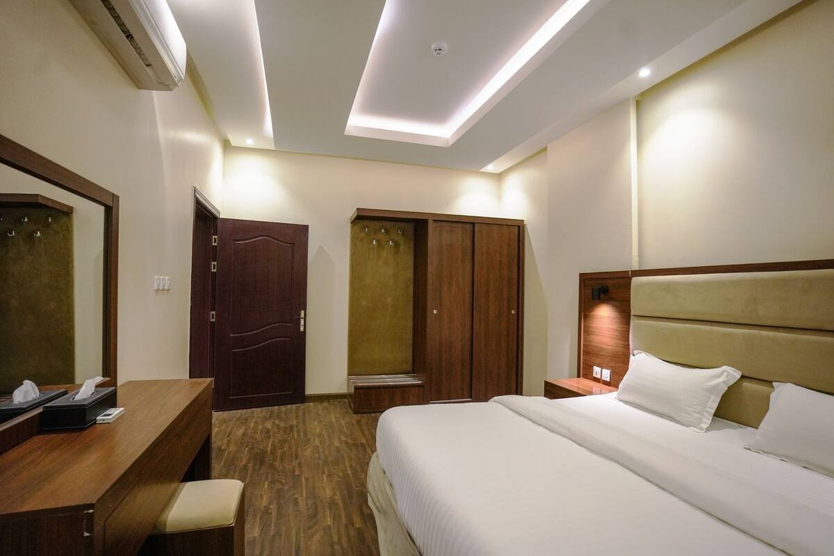 Comfort Studio Suite | Laptop workspace, iron/ironing board, free WiFi