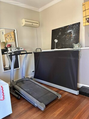 Apartment, 1 Bedroom, Accessible, Smoking | Fitness facility