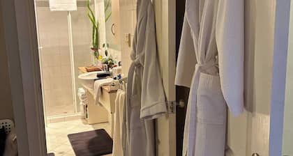 Cozy Tusmore Apartment With Private Garden City View Near Burnside Village Mall