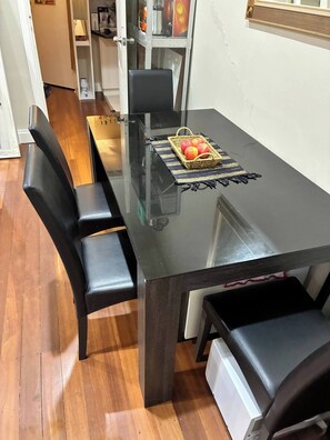 Apartment, 1 Bedroom, Accessible, Smoking | Dining