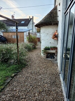 المنطقة المحيطة بالمنشأة