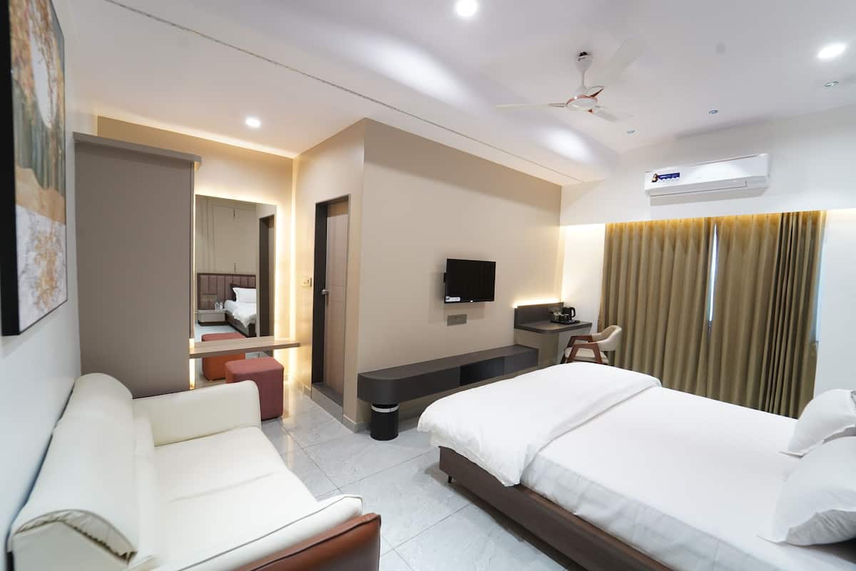 Signature Room | Free WiFi, bed sheets