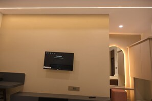 Signature Room | Free WiFi, bed sheets - Plumeria Hotel  (Bhuj)