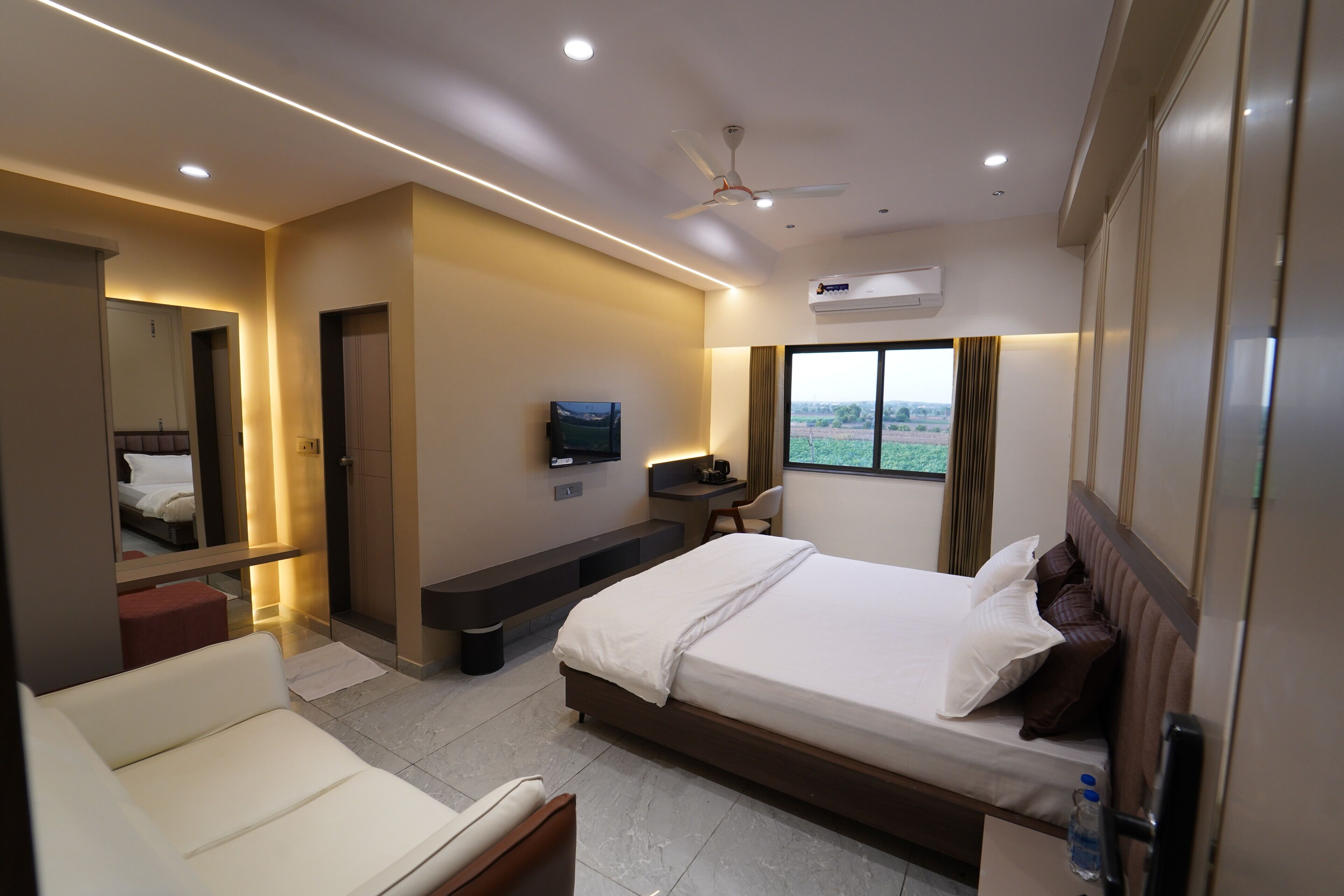 Signature Room | Free WiFi, bed sheets
