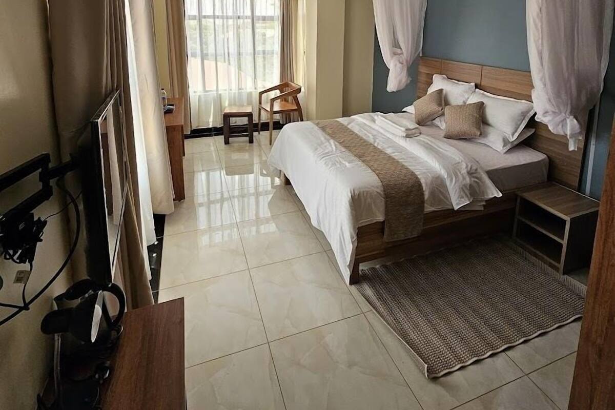 Deluxe Double Room, City View | Soundproofing, WiFi (free), bed sheets