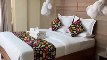 Habitación doble Deluxe, vista a la ciudad | Wifi gratis y ropa de cama