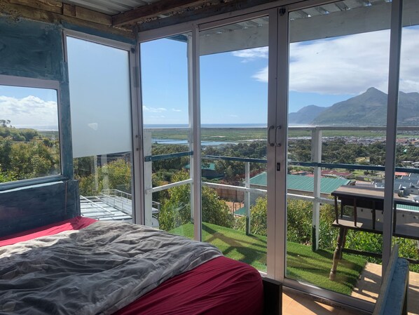 2 bedrooms - Between Two Oceans
Welcome to our ALL INCLUSIVE: breakfast & dinner (Cape Town)
