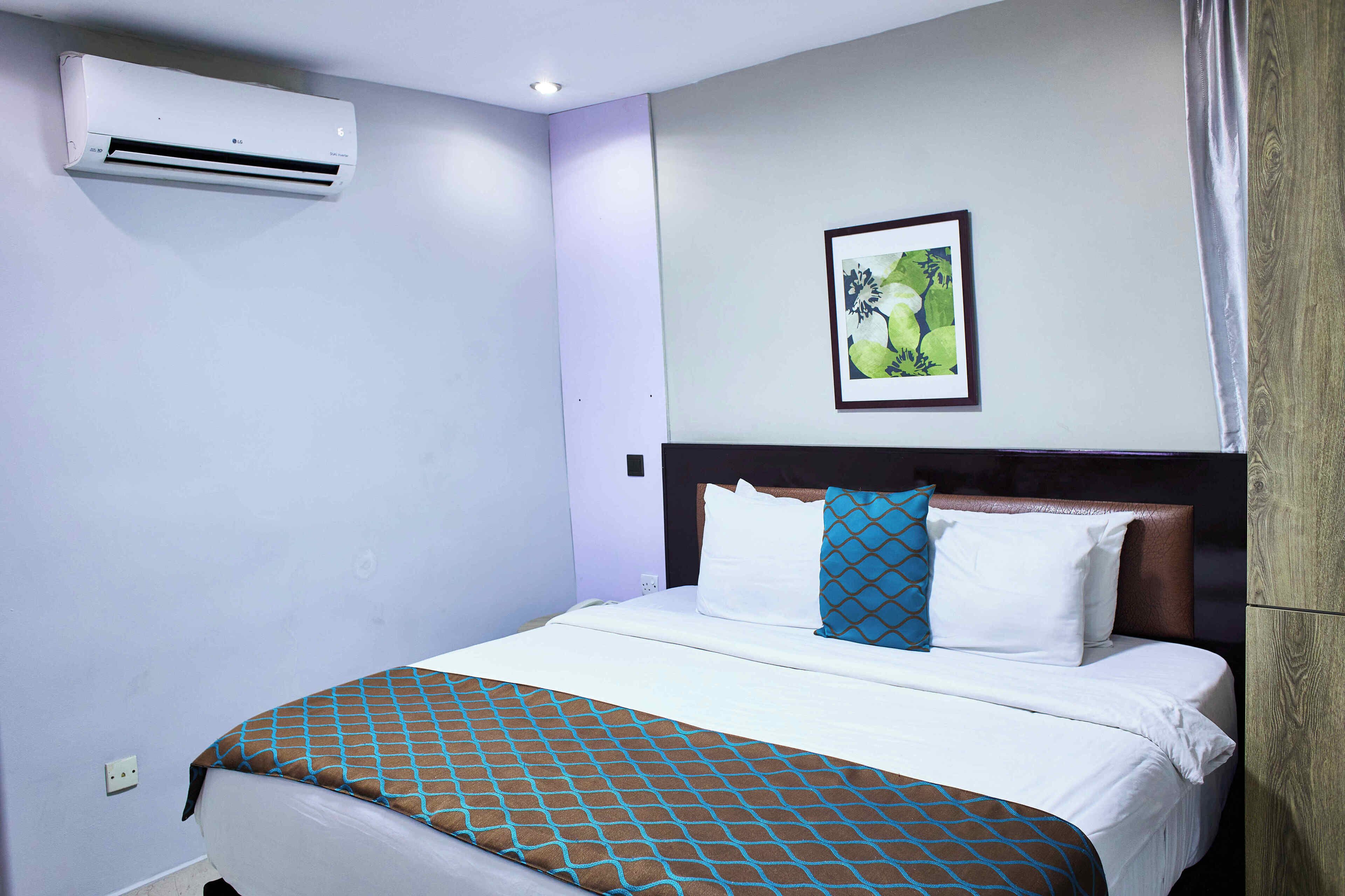 Standard Room | Desk, laptop workspace