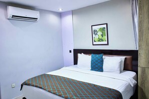 مكتب ومساحة عمل للكمبيوتر المحمول